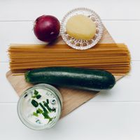 Zutaten für Spaghetti mit leichter Kräuter-Käse-Soße